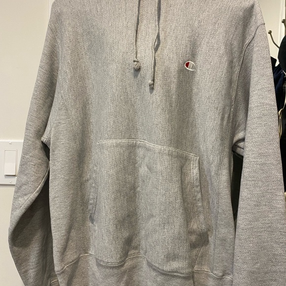 Unisex hoodies brand by Champion. Size is from Small but look large - Picture 6 of 6